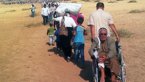 Image of Syrian Kurdish refugees traveling