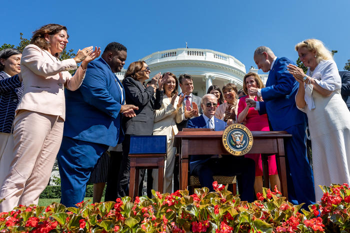 President Joe Biden with members of US Congress signs H.R. 4346, “The CHIPS and Science Act of 2022” on the South Lawn of the White House.