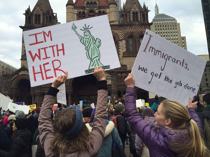 Image of crowd protesting Trump's travel ban