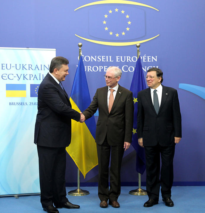 Then-Ukrainian President Viktor Yanukovych shakes hands with then-president of the European Council at the EU-Ukraine Summit in 2013.