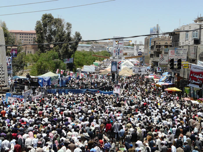 Image of Yemeni protest crowd in 2011